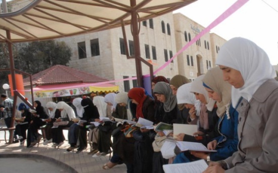 اليوم العلميّ لكلّيّة الآداب في الهاشمية يُكرم الدكتور أبوالخير ويشجع القراءة ويناقش العنف الجامعي